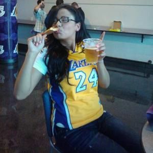 Meet your Posher, Joni